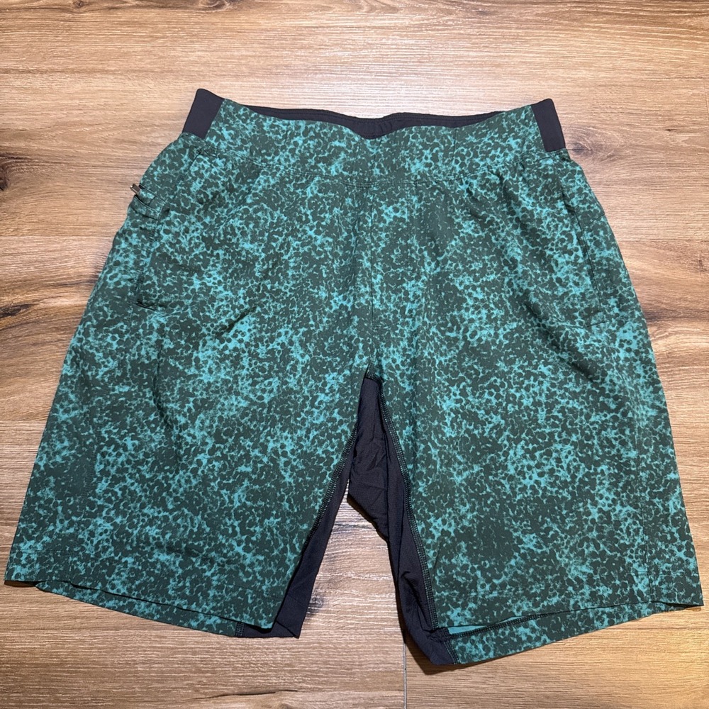 Lululemon T.H.E. Short 9" Men's MEDIUM‎ LINED Green Black Athletic Stretch Gym